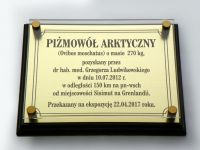 Grawerowana laserowo w laminacie tabliczka pamiątkowa